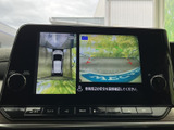 後方視界を広げるモニターで、狭い道や駐車も安心。安全な運転をサポートする頼もしい機能が充実しています。確認しやすさがポイントです。