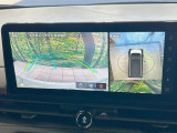 【アラウンドビューモニター】専用のカメラにより、上から見下ろしたような視点で360度クルマの周囲を確認することができます☆死角部分も確認しやすく、狭い場所での切り返しや駐車もスムーズに行えます。