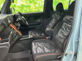運転席からの視界は良好で、運転操作もスムーズ。安全運転をサポートする機能も充実しています。