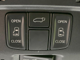 【両側パワースライドドア】スマートキーや運転席のスイッチで後席両側スライドドアの開閉が可能♪電動だから力を入れてドアを開ける必要が無く、小さなお子様でも簡単に開け閉めでき快適です♪
