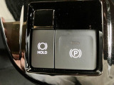 【電動パーキングブレーキ】ボタンを手前に引くだけでパーキングブレーキがロック!発進時にはボタンを押すとパーキングブレーキが簡単に解除される優れものです!