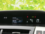 視認性の高いメーター類で、運転に必要な情報を分かりやすく表示。運転状況を常に把握でき、安全運転をサポートします。