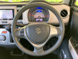 握りやすい形状のステアリングは、運転操作を快適にします。操作性にも優れ、スムーズなドライビングをサポートします。