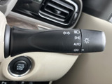 操作しやすいウインカーレバーで、安全な車線変更をサポート。ヘッドライトの操作もスムーズに行えます。