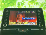 停車中に楽しめるTV機能で、待ち時間も快適に。移動中でもエンターテイメントを満喫できる環境です。