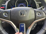 握りやすいステアリングは、運転の楽しさを向上させます。操作性にも優れており、スムーズな運転をサポートします。快適なドライビングを。
