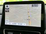鮮明な地図表示で、目的地までスムーズに案内。渋滞情報もリアルタイムで確認できるので、時間を有効活用できます。長距離移動も楽々です。