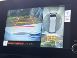 【パノラミックビューモニター】専用のカメラにより、上から見下ろしたような視点で360度クルマの周囲を確認することができます☆死角部分も確認しやすく、狭い場所での切り返しや駐車もスムーズに行えます。