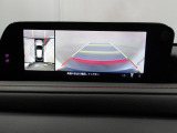 狭い場所での駐車やすれ違いなどでより的確な運転操作に役立つ360&deg;ビューモニターが装備されています。