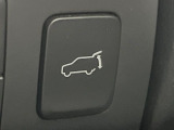 【パワーバックドア】スマートキーや運転席のボタンを押すだけでリアゲートが自動で開閉します!荷物を持っている時や、高い位置にあるバックドアを閉める際に便利な機能です♪