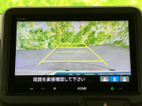 狭い場所でも安心のバックモニター。後方の状況を画面で確認できるので、安全に駐車できます。運転初心者の方にもおすすめです。