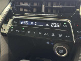 オートエアコンで快適な室内です。