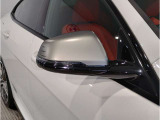 【BMWミラー】視認性の高いスタイリッシュなミラー。自動防眩機能も付いており夜間のドライビングをサポートします。