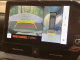 【パノラミックビューモニター】専用のカメラにより、上から見下ろしたような視点で360度クルマの周囲を確認することができます☆死角部分も確認しやすく、狭い場所での切り返しや駐車もスムーズに行えます。