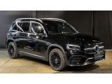 ウィンカー内蔵ドアミラーを開発したのは『メルセデス・ベンツ』です。他車からの視認性が高まり、事故の可能性を低減させています。更に、点灯部分はドライバーの視界に入らないように設計されています。