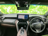運転席から後方状況をしっかり確認できるバックモニター。駐車時や車庫入れの際に、安全な運転をサポートします。視認性の高いディスプレイです。