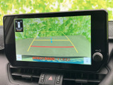 バック時の視界を広げ、安全な駐車をサポート。ガイドライン表示で、狭い場所でもスムーズに駐車できます。運転に自信がない方にもおすすめです。