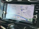 鮮明な地図表示で、初めての場所でもスムーズな運転が可能。周辺情報も確認でき、ドライブの計画も立てやすくなっています。