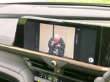 停車中に、地上デジタル放送や動画コンテンツを楽しめます。後部座席での移動時間を、より快適に過ごせるようサポートします。エンターテインメント性を高めます。