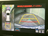 後方確認をサポートするモニターで、安全な運転を支援。狭い道や駐車時も安心です。視認性の高い画面で、周囲の状況をしっかり確認できます。