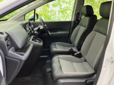運転しやすい視認性と操作性を実現した室内空間。快適な運転をサポートします。
