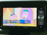 停車中に楽しめるTV機能。長時間の移動や待ち時間も、エンターテイメントで快適に過ごせます。ご家族でのドライブにも最適です。