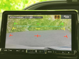 後方確認をサポートするモニター画面。駐車時や狭い道でも安心して運転できます。