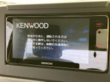 見やすい大型ディスプレイで、快適なドライブをサポート。多彩な機能で、日々の移動をより楽しくしてくれるでしょう。操作も直感的に行えます。