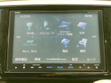 様々な情報を表示できるモニター画面。車両情報や設定変更など、操作も簡単に行えます。ドライバーをサポートする頼もしい機能です。