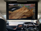 後席の乗員にも快適なドライブを提供。エンターテイメント機能で、長距離移動も楽しく過ごせます。家族での旅行に最適です。