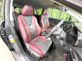 【本革シート】上質な本革を使用し、高級感あふれる本革シート。常に体に触れる部分だから、座り心地の良さにはこだわりたいですね♪汚れの付着や劣化を抑制する内装コーティング施工もおススメですよ♪