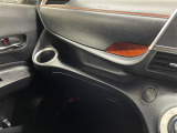 【グローブボックス】車検証、サングラスやCDなど小さい荷物が収納できるので車内を綺麗に整頓できますね。