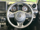 インテリアに合わせたデザインのステアリングは、運転される方のことも考え、運転しやすい形状、大きさです。是非一度、実際に触ってお確かめください。