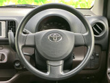 握りやすいステアリングで、運転操作をスムーズに行えます。運転席からの眺めも良好で、快適なドライブを楽しめます。