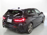 どの角度からもBMWのフォルムが際立ちます。