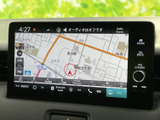 高精細な地図表示で、目的地までスムーズに。渋滞情報もリアルタイムで確認でき、最適なルートを提案してくれます。