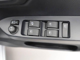 パワーウィンドゥ 運転席ドアスイッチ照明付です。電動格納ミラーも手元でワンモーションで可能です。