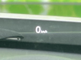視認性の高いメーター類で、運転に必要な情報を的確に把握できます。運転状況を常に把握し、安全運転をサポートします。