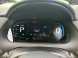 視認性の高いメータークラスターにより、重要な情報を一目で確認でき、安全運転をサポートします。運転に集中できる環境を提供します。