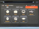 多彩なソースに対応したオーディオシステム。お気に入りの音楽を車内で楽しめます。快適なドライブをさらに演出します。