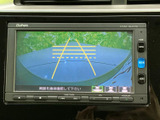 後方確認がしやすいように、ガイドライン表示機能付きです。駐車時の安全性を高めるサポートをしてくれます。