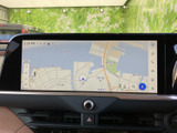 高精細な地図表示で、スムーズなナビゲーションを実現。運転に集中できる、わかりやすいインターフェースです。