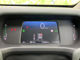 視認性の高いメーター類で、運転に必要な情報を的確に把握できます。上質な空間を演出する洗練されたデザインです。