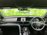 広々とした室内空間が魅力。ドライバーは快適な運転姿勢を保ちやすく、長距離運転でも疲れにくいでしょう。質の高い素材が使用されています。