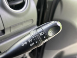 操作しやすい位置に配置されたウインカーレバー。直感的な操作で、安全な車線変更をサポートします。