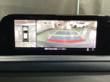 上からのトップビューとリア周辺の映像です。バックでの駐車時に主に使用します。
