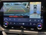 【パノラミックビューモニター】専用のカメラにより、上から見下ろしたような視点で360度クルマの周囲を確認することができます☆死角部分も確認しやすく、狭い場所での切り返しや駐車もスムーズに行えます。