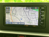 鮮明な画面表示で、目的地までスムーズに導いてくれます。長距離ドライブも安心、道に迷う心配はありません。運転に集中できる環境です。