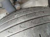 タイヤの溝はご覧の通りです