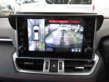 車両を上から見たような映像をナビ画面に表示するパノラミックビューモニターが付いています。